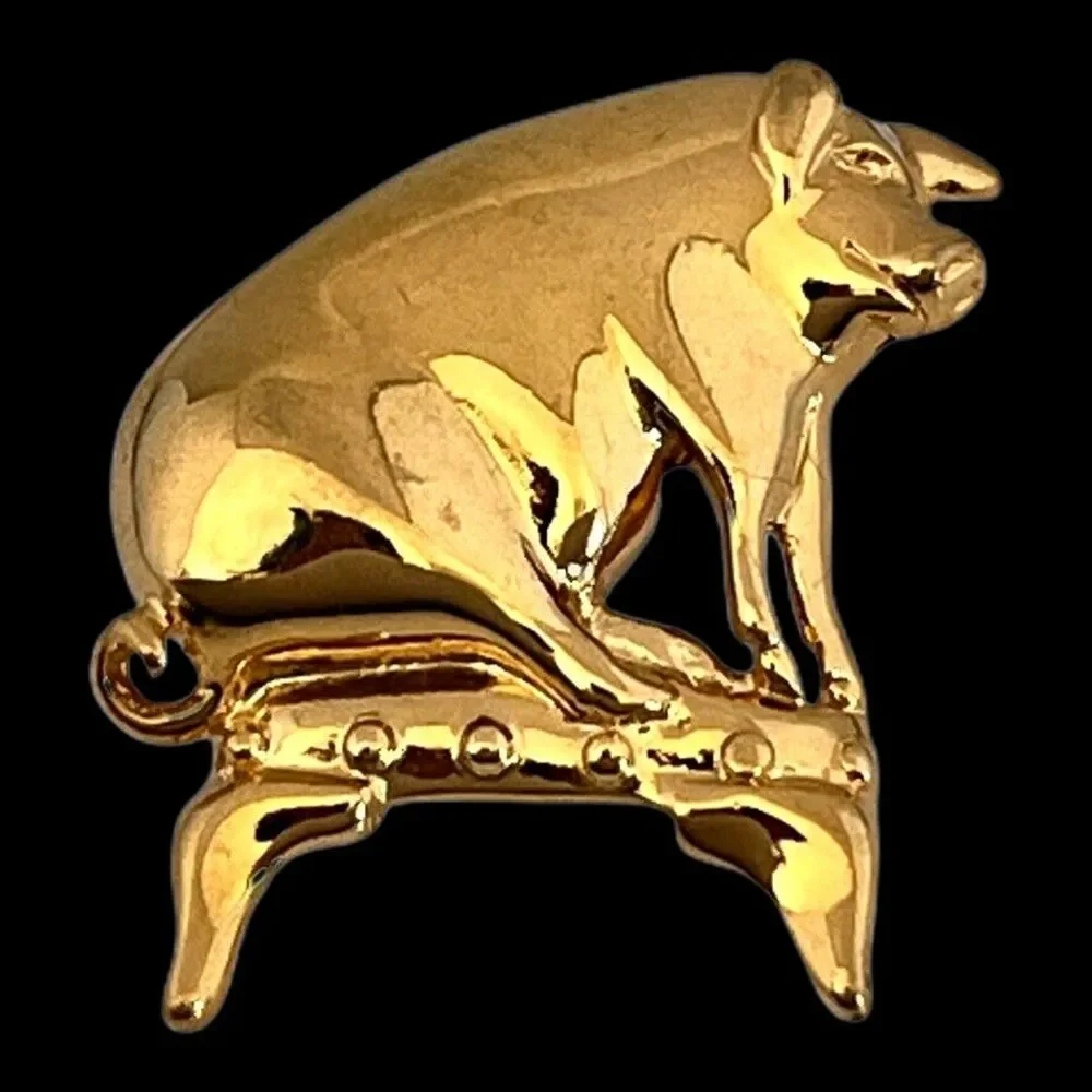 Vintage 1980s Trifari Pig Brooch Figural Gold Tone Pin - 8C